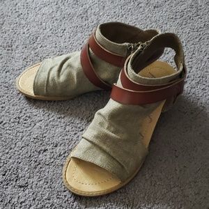 Blowfish Bella Wedge Sandal 6.5